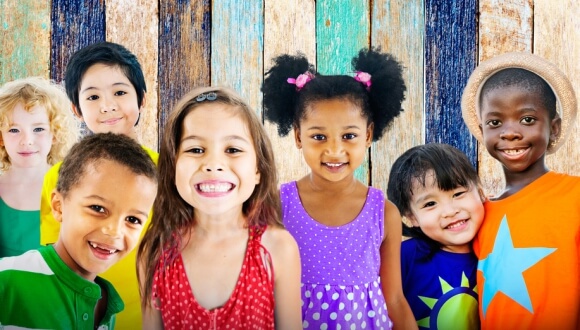 Défendez l'enfance et ses droits lors de la Journée Mondiale!