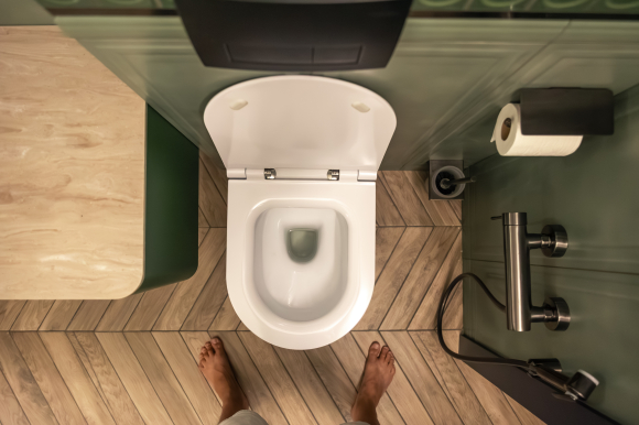 Est-il préférable pour un homme d'uriner en position assise ?